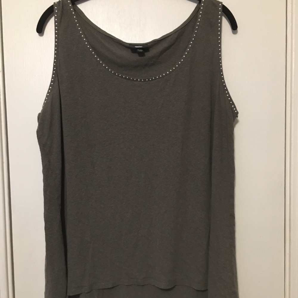 🎉  (6/$20) Army green tank with studs